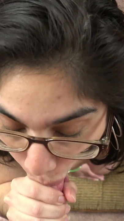 Latin ilk kez ayçiçeği şanslı bir ineğin sert yarağını yutuyor