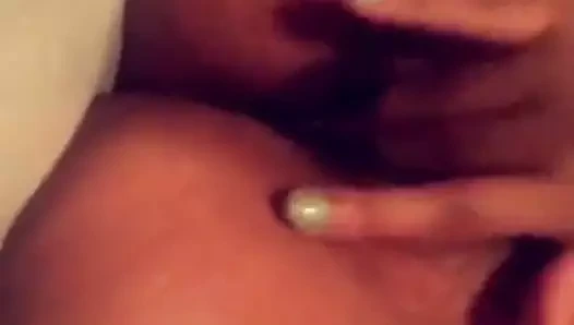 Milf Mastürbasyon ile üç parmak