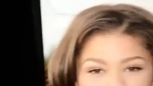 Zendaya boşalıyor