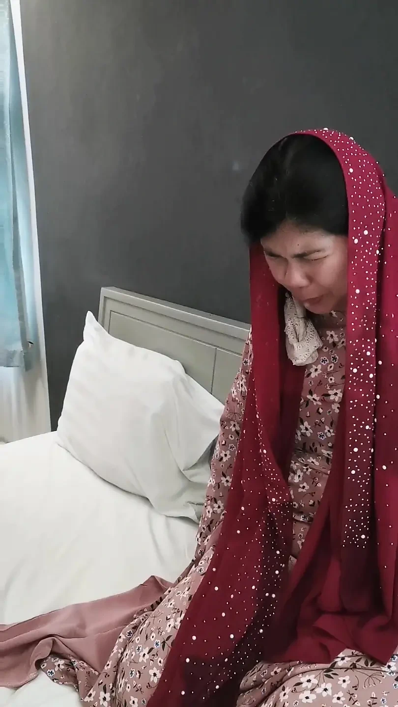 Hijab girl gets forced to give a hard