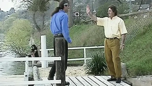 Mükemmel şekilli Alman sürtükler ateşli grup sekste anal tatmin yaşıyor