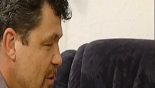 Büyük memeli sarışın Alman orta yaşlı seksi kadın vibratör kullanıyor ve büyük yarağa biniyor