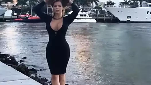 Genç ve seksi Ukraynalı model poz (yüksek topuklu, ateşli göt)