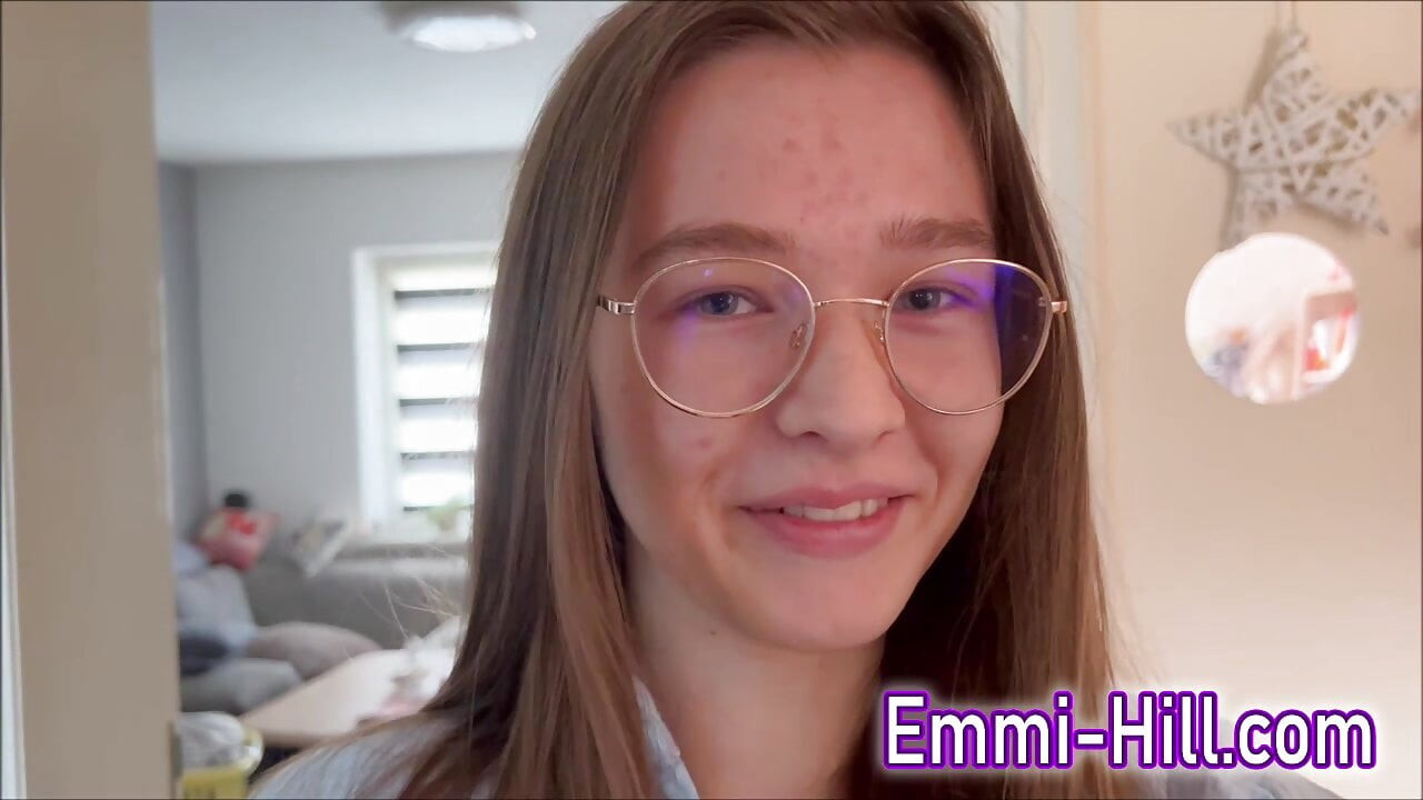Açık squirt!!! 18yo sıska genç sikikleri ona dev kedi dışında kadar oyuncak