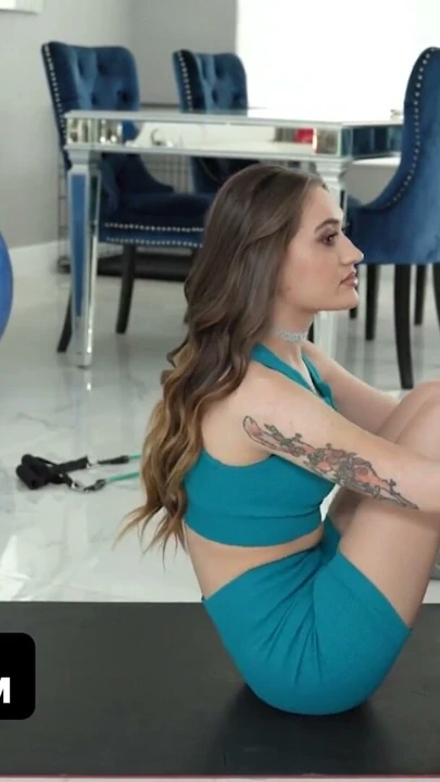 Kişisel Antrenör Güzel Pornstar Sera Ryder'ın Amını Sikine Uydurmasına Yardım Ediyor - TeamSkeet | Bölüm 1