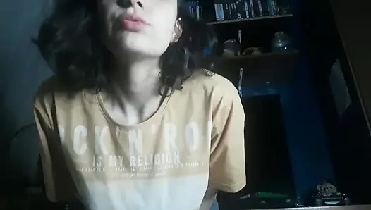 Gel beni mükemmel bir kız ye