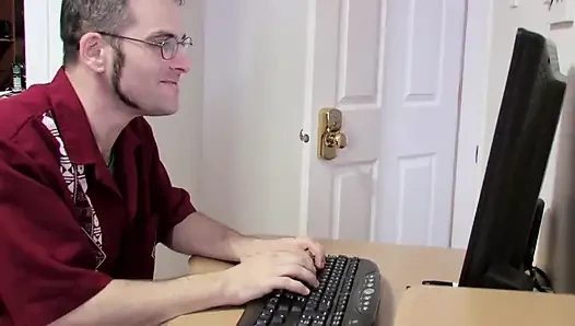 Gotik kız Vanessa sikilmeyi ve yarağa binmeyi seviyor hardcore