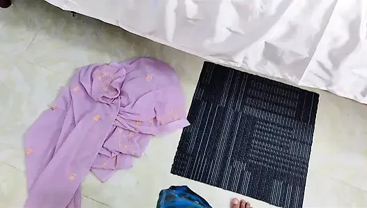Hintli kadın şişede sikişiyor ve devar yarağını emiyor xxx