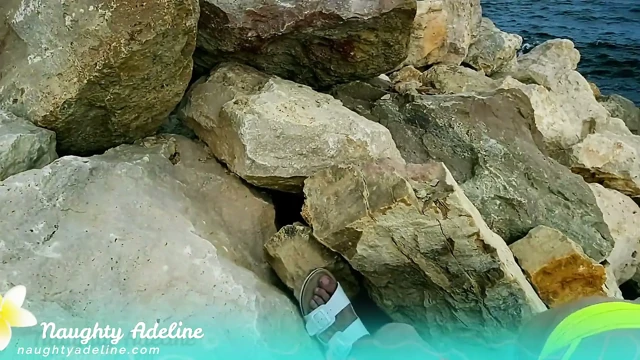 Açık havada deniz kenarında oral seks