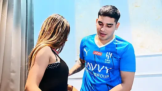 Hintli güzel desi sevimli genç seksi kız erkek arkadaşıyla seks yapıyor