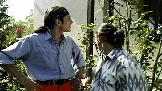 İnanılmaz bir Alman bayan uzun bir horoz tarafından memnun olur