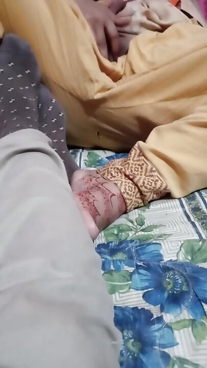 Müslüman tesettürlü orta yaşlı seksi kadın üvey oğlu tarafından sikiliyor