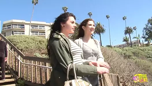 Dövmeli güzel lezbiyen sıcak ve ekstra yaramaz kişilikli bir kadın