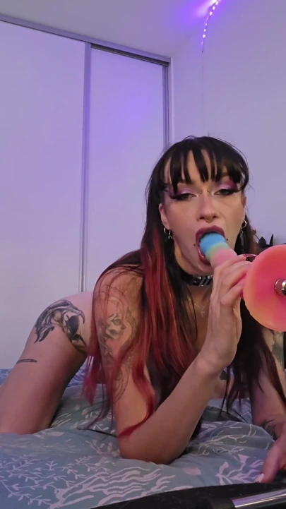 Morticia crowe - ejderha dildo ve sikiş makinesi, en iyi kombinasyon