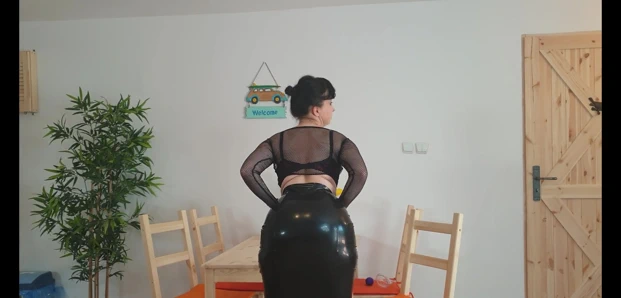 Azgın çoraplı amcığımın kıllı çalısı bölüm 1