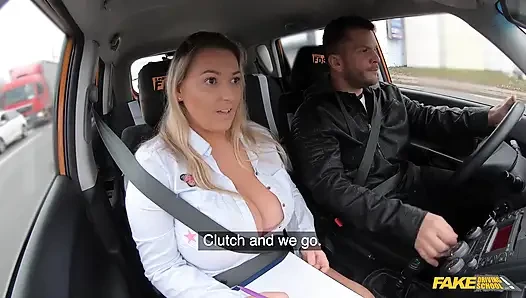 Fake Driving School - Crystal Swift показывает свои сиськи, чтобы получить лицензию