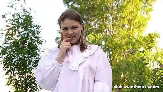 Genç tatlı kız blankie'sini ovuyor - clubsweethearts