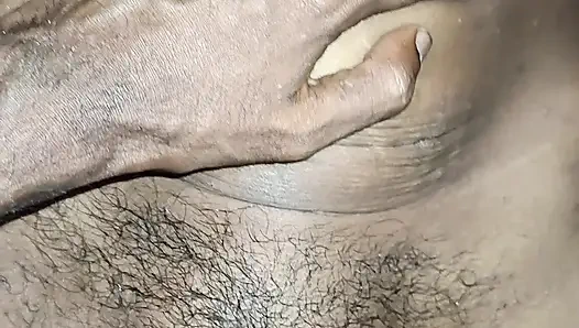 Bhabi ne lund ko paav se pakda maslane lagi