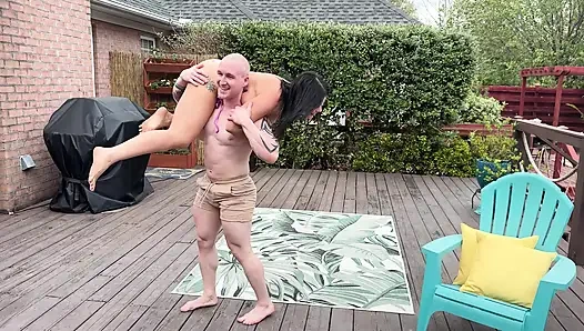 Nadia White ve Baxx ile çıplak asansör ve taşıma