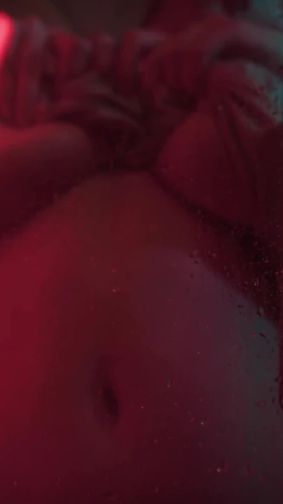 Знаковый момент из "ГРУДАСТАЯ МАЛЕНЬКАЯ ШЛЮХА ХОЧЕТ ТРАХНУТЬ ПАПУ СВОЕЙ ЛУЧШЕЙ ПОДРУГИ".