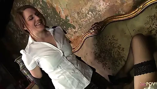 Öğrencilerin amlarını yiyen bir İngiliz öğretmenle seks yapan genç kız