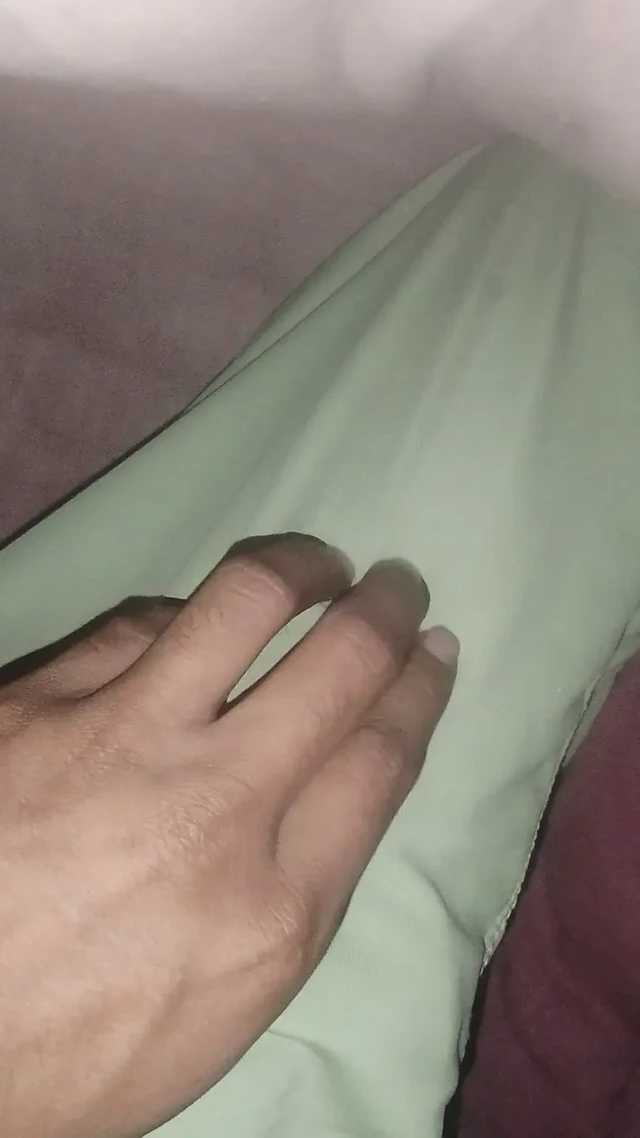 Kim tırnaklarımla çizilmek istiyor