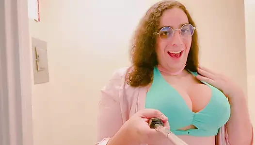 Slutty tgirl polly alır bir yapay penis üzerinde tüm fours