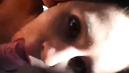 amatör bebeğim verir oral seks içinde bir kabin