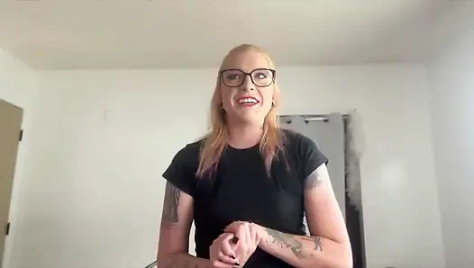 Oda arkadaşı çiş ve tükürme eğlencesi