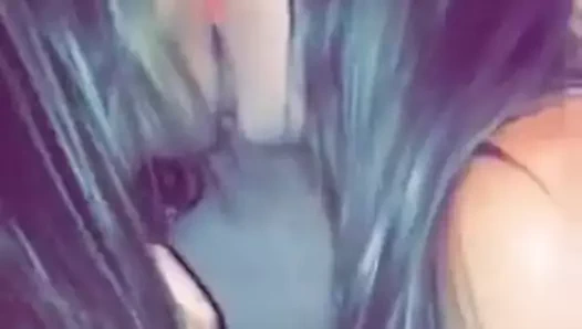 Üç ateşli hatun öpüşüyor