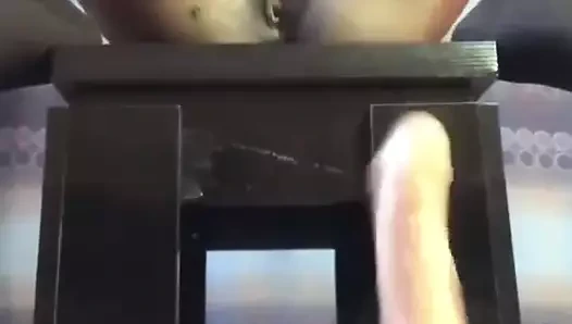 Evde yalnız olduğumda çok azgın ve azgın oluyorum