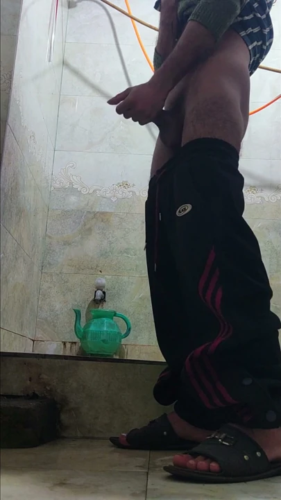 Pakistanlı Büyük Yarak Elle Mastürbasyon Banyoda | Bölüm 1
