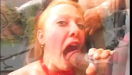 Klasik kızıl saçlı orta yaşlı seksi kadın pornosu üç canavar siyah yarakla sikiliyor