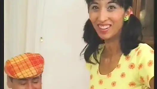 Küçük memeli sıska esmer piliç kıllı amına boşalıyor