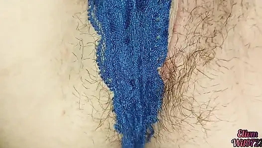 Üvey kız kardeşimin iç çamaşırlı amına bakıyorum