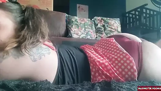 Osuruklarım için mastürbasyon yapıyor