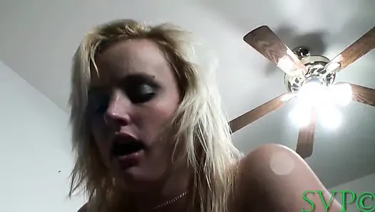 Güzel eski denizci ilk porno videosunu çekiyor