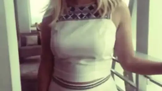 Reese witherspoon beyaz elbise 01