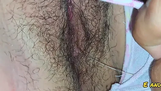 Üvey kızım televizyon izlerken amıyla oynamama izin veriyor