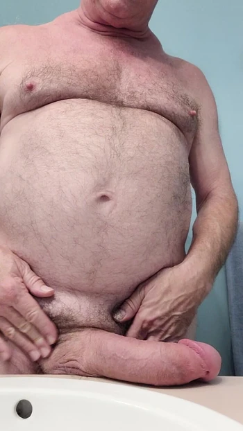 Папочка поглаживает