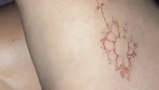 Erkek arkadaşımın penisini emdim ve o amımı yaladı.