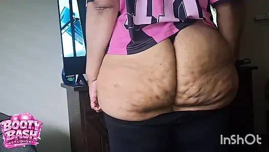 SUPER SIZE AZZ ANAL QUEEN AT IT AGAIN