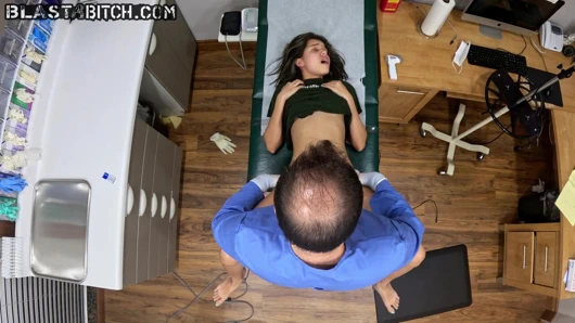 Aria Nicole'ün amcığı sikiliyor ve iki dölle sikiliyor