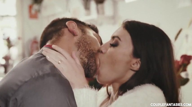 Lonely Cougar Orgasm With A Stranger