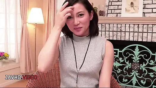 Ameri Koshikawa'nın baştan çıkarıcı sakso çektikten sonra yoğun sert sikişi