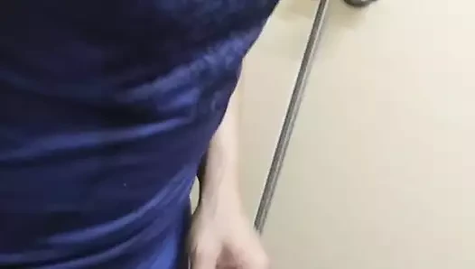 Azgın baba umumi tuvalette mastürbasyon yapıyor