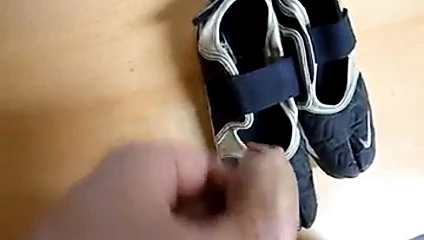 Cum üzerinde benim gf nike rift