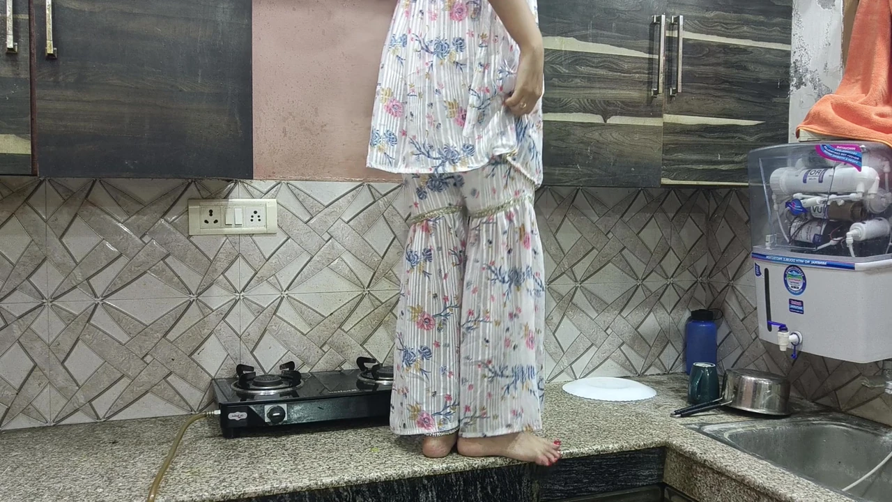 देसी जीजा साली का रसोई में सेक्स रोमांस भारतीय जीजा साली सेक्स गंदी हिंदी बात के साथ हार्डकोर सेक्स