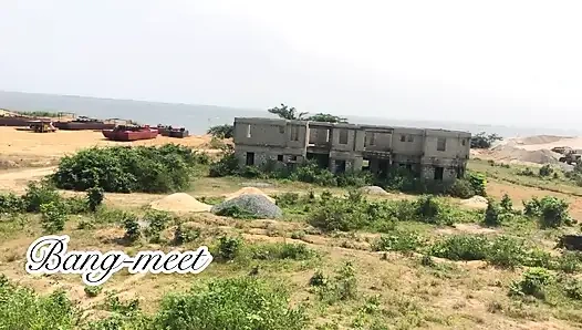 Tamamlanmamış binamda bir yabancıyla tanışıyorum