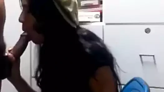 Öğretmenim beni lezzetli bir şekilde sikikleri